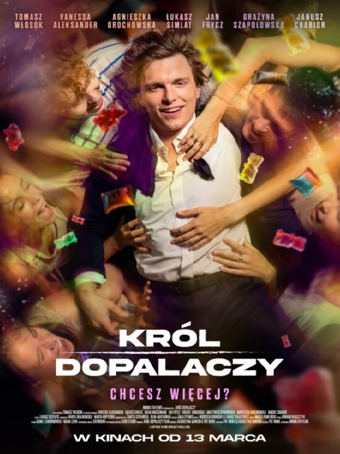 Król dopalaczy - plakat promujący film, mężczyzna uśmiech się