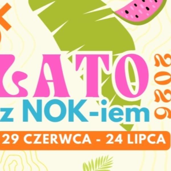 Plakat „Lato z NOK-iem 2026” z harmonogramem warsztatów, wycieczek, seansów i informacją o zapisach.