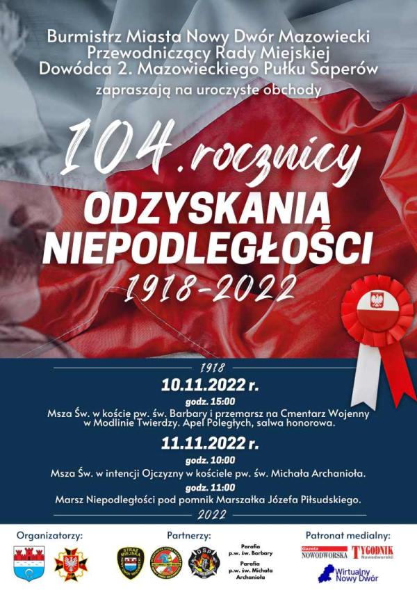 Na biało-czerwonej fladze zaproszenie na obchody 104. rocznicy Odzyskania Niepodległości. W prawym rogu biało-czerwony kotylion. Poniżej na granatowym tle program uroczystości napisany białą czcionką.