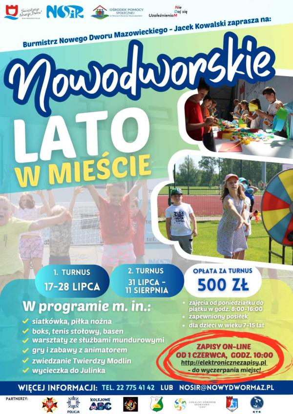Dzieci ćwiczące na terenie obiektu sportowego. Dzieci wycinające i tworzące ozdoby z kolorowego papieru. Dzieci grające w darta na płótnie.