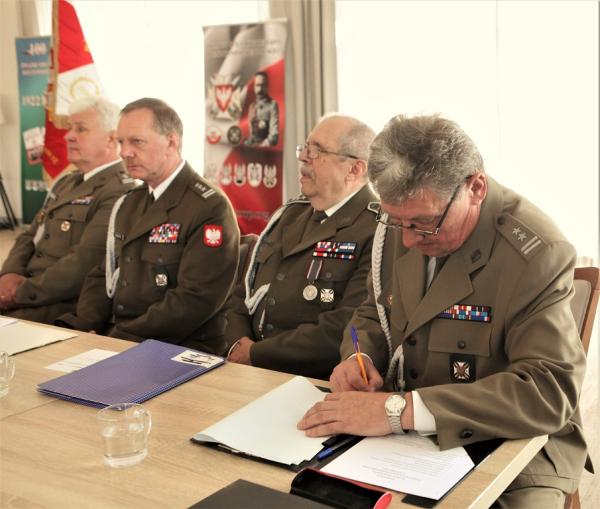 Prezydium Zjazdu. Od lewej - ppłk Krzysztof Tomaszewski, płk Alfred Kabata, st. chor. sztab. Stefan Wyszyński, ppłk Jerzy Białoskórski.