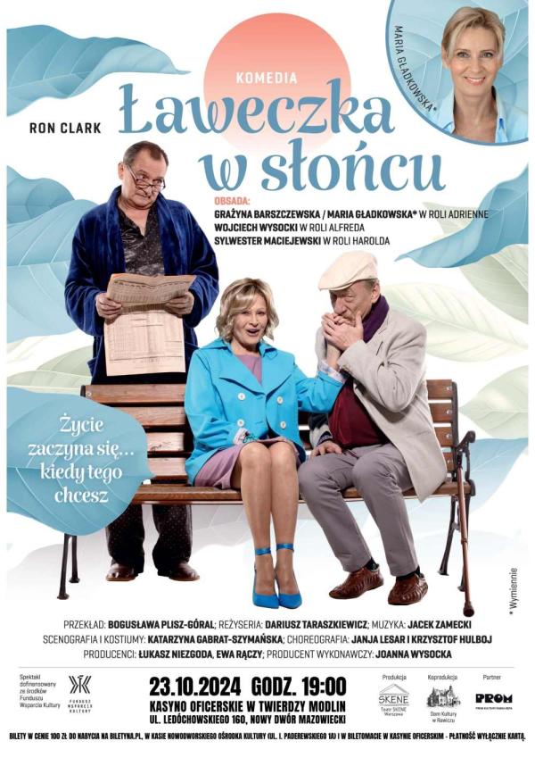 Na ławeczce siedzi mężczyzna całujący dłoń siedzącej obok kobiety. Stojący obok mężczyzna z gazetą patrzy na nich.