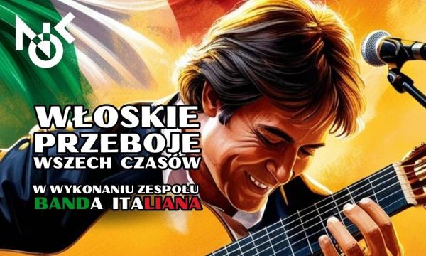 Mężczyzna pochylony przed mikrofonem grający na gitarze.