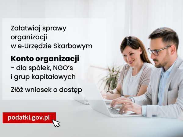 Kobieta i mężczyzna pracują na laptopach.
