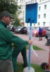 Rozpoczął się montaż standów zewnętrznych z zestawami na psie odchody!