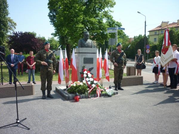 Obchody 83. rocznicy śmierci Marszałka Piłsudskiego w Nowym Dworze Mazowieckim
