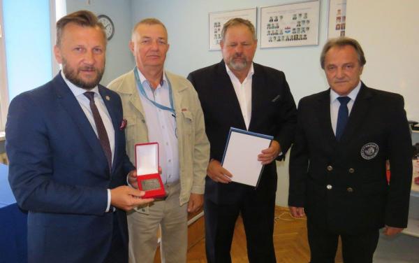 Odznaka PZW dla Burmistrza i Rady Miejskiej!