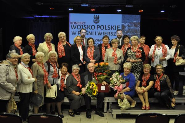 „Wojsko Polskie w pieśni i wierszu” - koncert i pożegnanie kierownika artystycznego zespołu śpiewaczego seniorów „Marzyciele” - Marka Tomczaka