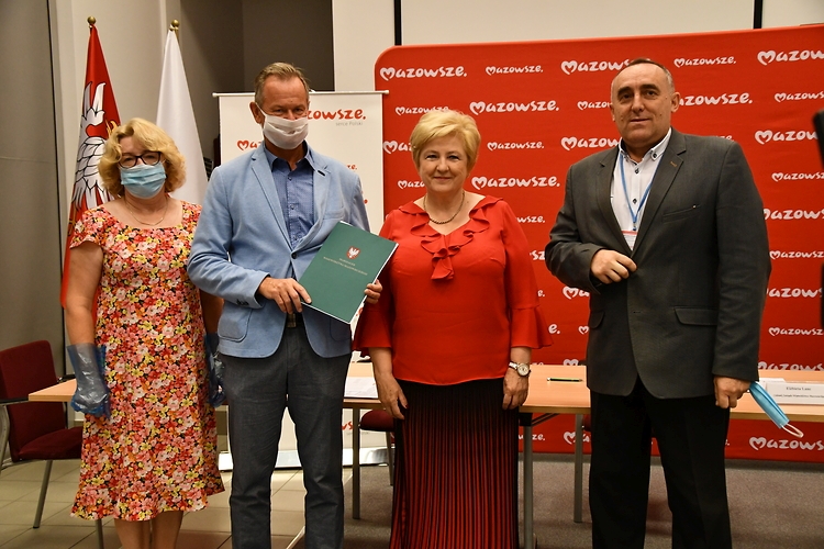 (Od lewej): Skarbnik Anna Palczowska i Zastępca Burmistrza Miasta Janusz Mikuszewski.