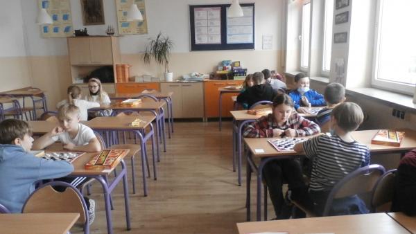 Turniej warcabowy klas I-III w Zespole Szkolno-Przedszkolnym nr 4.