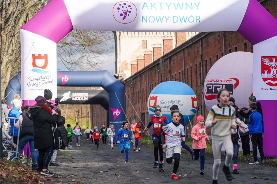 Biegu Obrońców Modlina, wśród  fortyfikacji Modlina Twierdzy