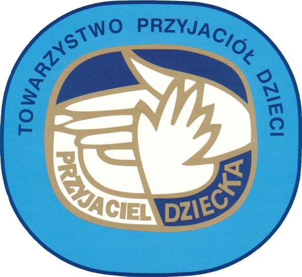Granatowy napis Towarzystwo Przyjaciół Dzieci na niebieskim tle. W środku mała dłoń dotyka dużej dłoni.